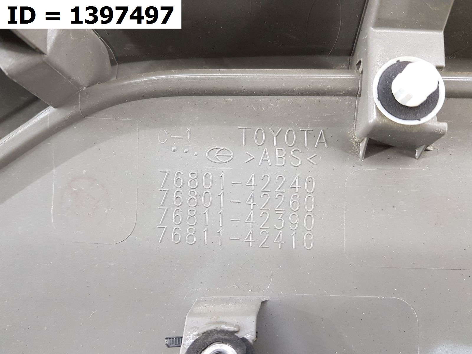 Накладка крышки багажника  Toyota RAV4 4  V (XA50) (2018)  5 дв.