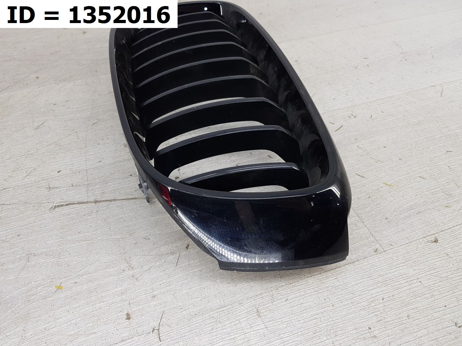 Решетка радиатора левая  BMW 3-er VI (F34) Рест. (2015) Лифтбек