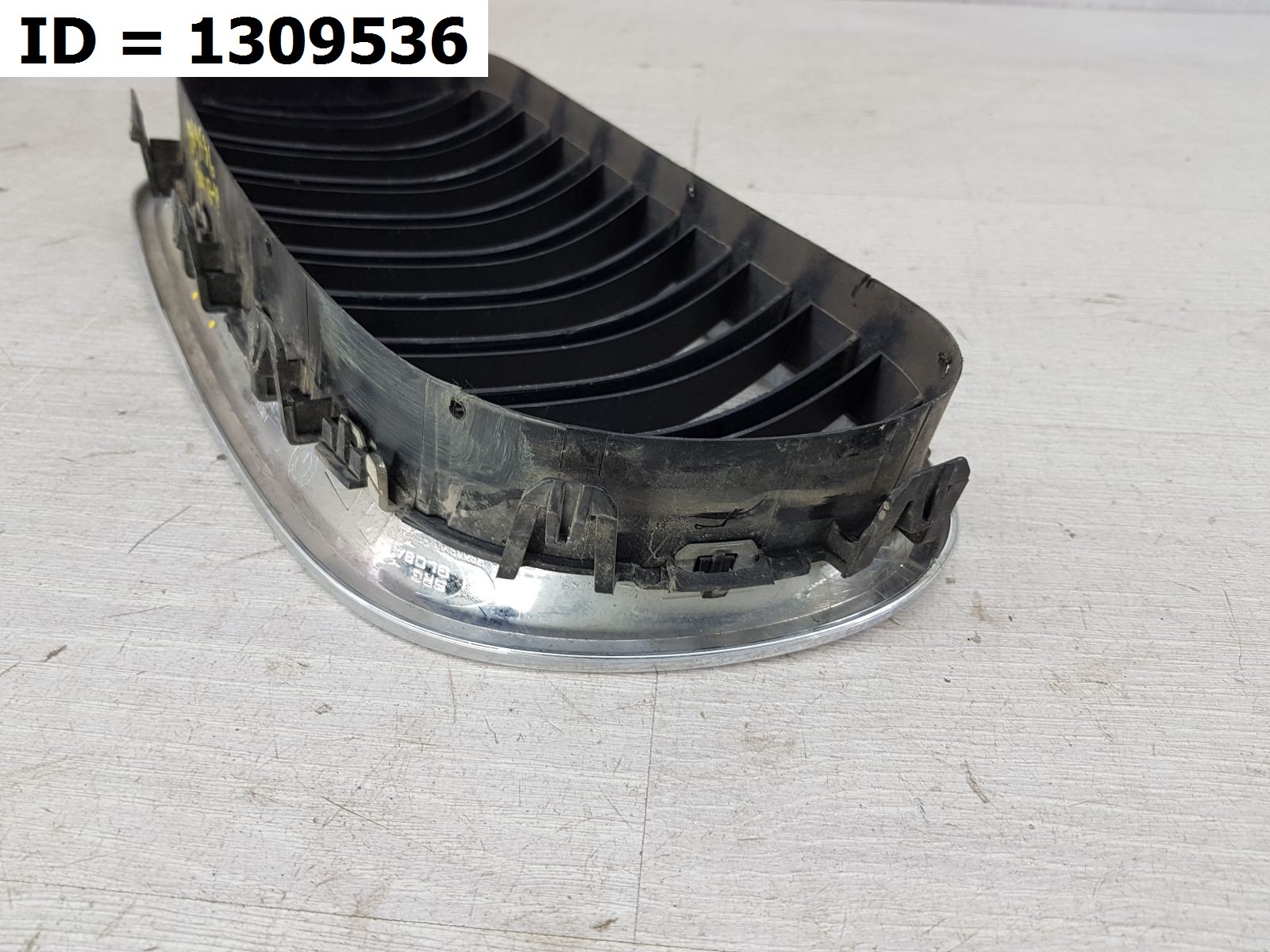 Решетка радиатора правая  BMW 5-er VI (F10) Рест. (2013-2017) Седан