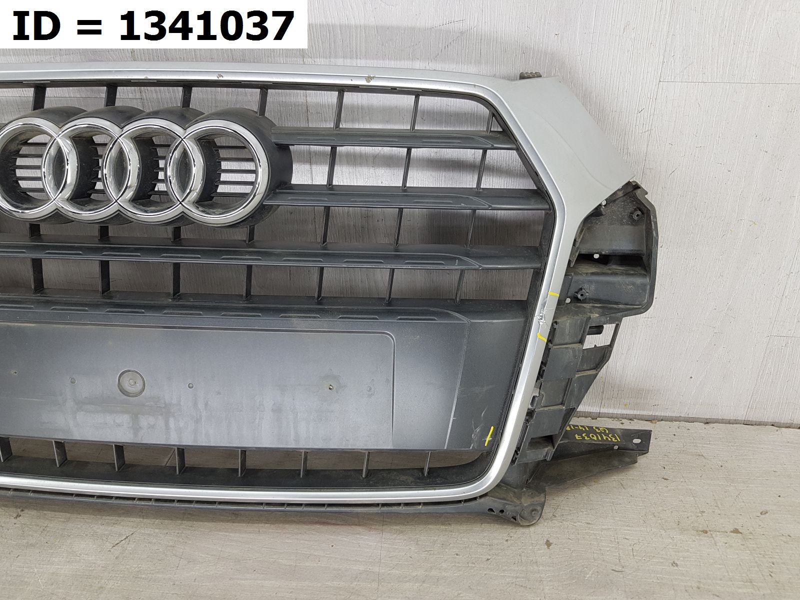 Решетка радиатора  Audi Q3 I Рест. (2014-2018) 5 дв.