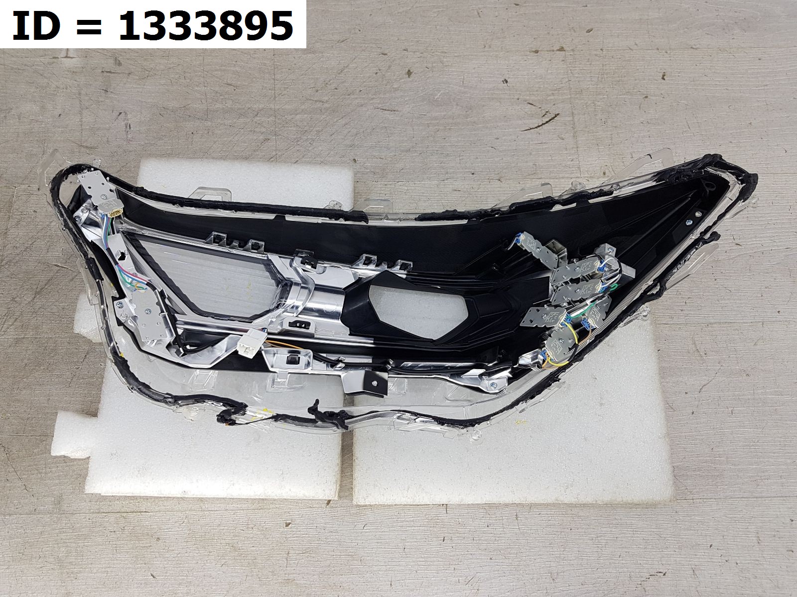 Стекло фары правой  Toyota RAV4 4  V (XA50) (2018)  5 дв.