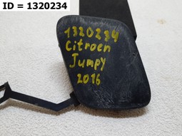 Заглушка буксировочного крюка переднего бампера  на Citroen Jumpy III (2016 ) Фургон. Б/У. Оригинал