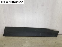Накладка двери передней правой нижняя  Toyota RAV4 4  V (XA50) (2018)  5 дв.