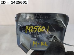 Заглушка буксировочного крюка переднего бампера  на MERCEDES-BENZ M-kl III (W166) (2011-2015) 5 дв.. Б/У. Оригинал