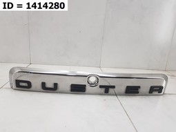 Накладка двери багажника  на Renault Duster I (2010-2015) 5 дв.. Б/У. Оригинал