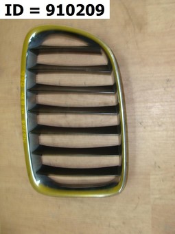 Решетка радиатора левая  на BMW X1 I (E84) (2009-2012) 5 дв.. Б/У. Оригинал